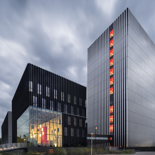 Revestimiento de fachada tipo cassette - EQUINIX DATACENTER AM4 - ALUCOBOND - de aluminio / de composite / de ajuste