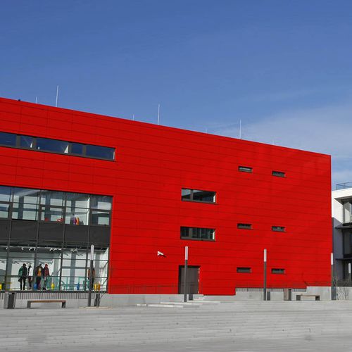 Revestimiento de fachada tipo cassette - PUMAVISION HEADQUARTERS - ALUCOBOND - de aluminio / de composite / de ajuste