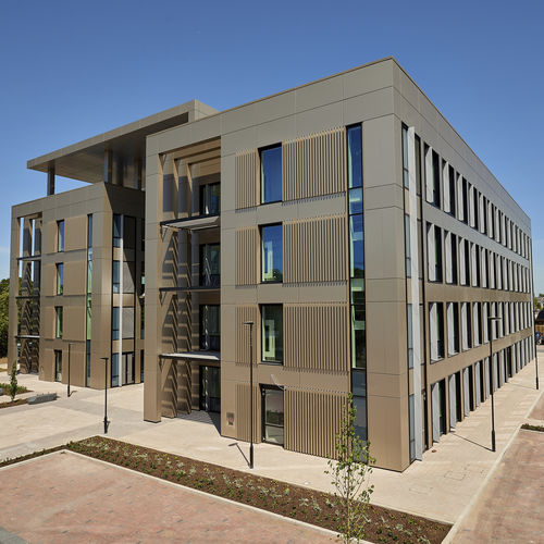 Revestimiento de fachada de paneles - MAURICE WILKES BUILDING - ALUCOBOND - de aluminio / de ajuste / sostenible