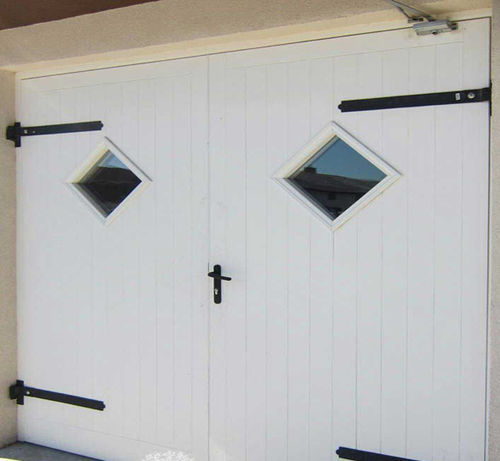 Puerta de garaje abatible - Authentic Timber Windows Ltd - de madera