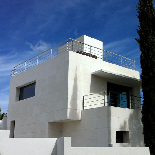 Revestimiento de fachada en láminas - ALBA ROSAL: CALIZA BLANCA - ROSAL STONES - de piedra natural / de piedra caliza / liso