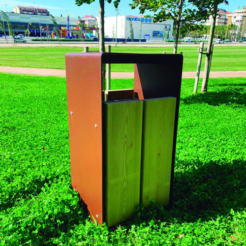 Cubo de basura público - PAPELERA - Playparc - de pie / de metal / de madera