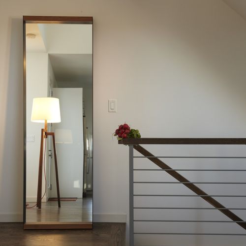 Espejo de pie - BLU DOT - contemporáneo / rectangular / de nogal