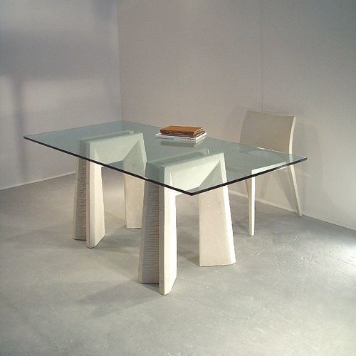 Mesa de comedor contemporánea - Riflesso - stonebreakers - de cristal / con base de piedra / rectangular