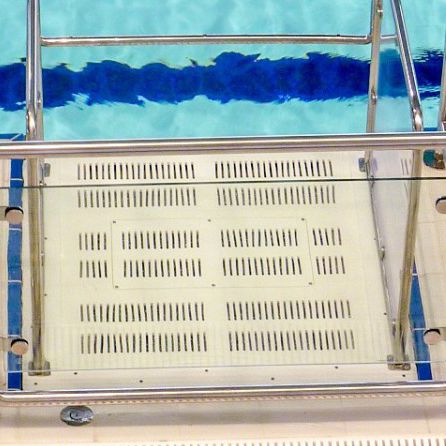 Plataforma elevadora para discapacitados - VARIOPOOL B.V. - para piscina / de uso profesional / de exterior