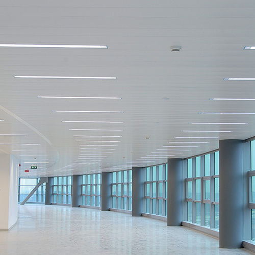 Techo de aluminio - Luxalon® 75C / 150C / 225C - Hunter Douglas Architectural - en láminas / para oficina / de interior