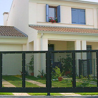 Portón abatible - TWO WINGS - GRIDIRON S.P.A. - Unipersonale - de metal