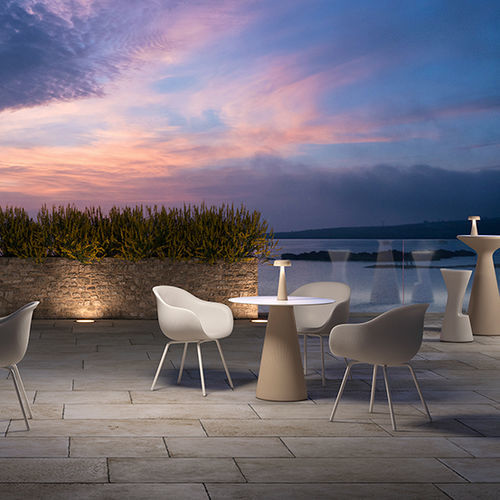 Silla contemporánea - fade - PLUSt COLLECTION - de exterior / de polietileno / con base metálica pintada