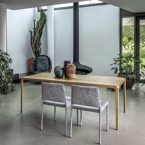 Mesa contemporánea - SLEEK - RIVA 1920 - de madera maciza / de nogal / con base de madera maciza