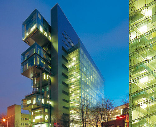 Fachada ventilada de vidrio - MANCHESTER CIVIL JUSTICE CENTRE - Josef Gartner - de aluminio