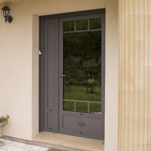 Puerta de entrada - COMÈTE® 70 TH - INSTALLUX - de aluminio / abatible