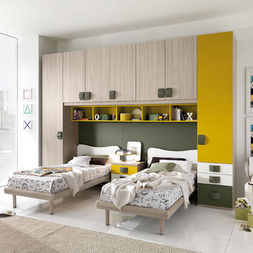 Armario contemporáneo - CM26 - GIESSEGI - de madera lacada / con puertas batientes / puente para cama