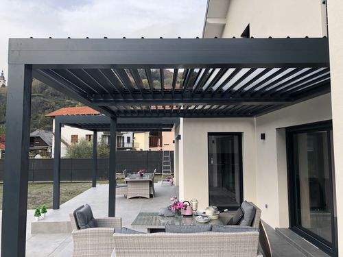 Pérgola adosada - COSPICON SA - de aluminio pintado / con láminas