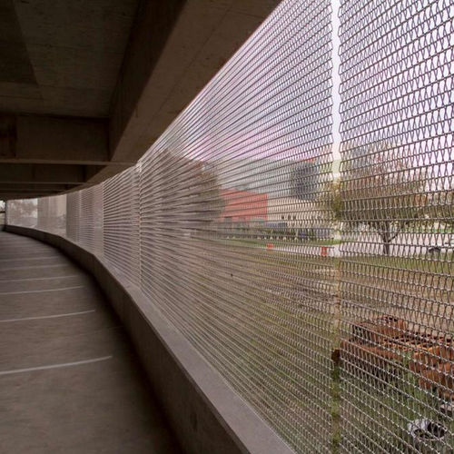 Tela metálica tejida para revestimiento - COMMUNITY HOSPITAL NORTH - Cambridge Architectural Mesh - trama triangular / tejida / plateada
