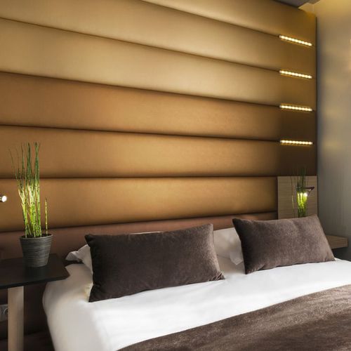 Cabecero para cama doble - LEOUVILLE  - COLLINET - contemporáneo / de madera / con iluminación integrada