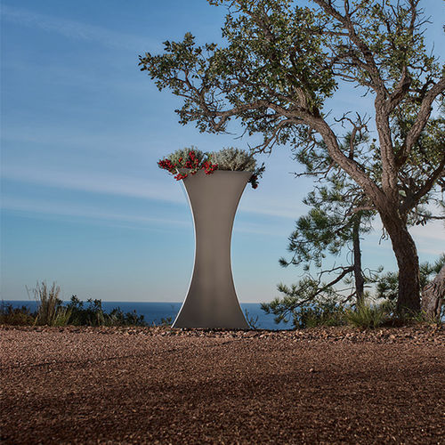 macetero para plantas grandes de acero galvanizado - CYRIA | Mobilier Urbain