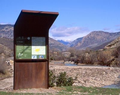 Panel de información para espacio público - OMBREL-LA - URBADIS Microarquitectura