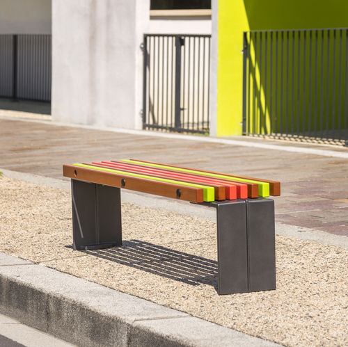 Banco público contemporáneo - COLOR - Concept Urbain - de madera / de