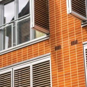 Sistema de fachada de poliestireno extruido - X-CLAD - Eurobrick Systems Ltd  - de arcilla