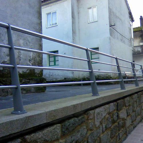 Barandilla de aluminio fundido - SINCLINA - Urbes 21 - con barrotes