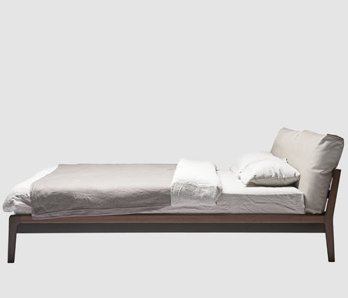 Cama de matrimonio - SOVA - more - contemporánea / con cabecero / de tejido