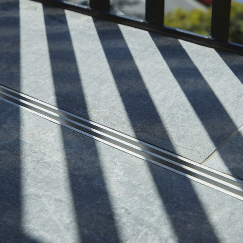 Canal de drenaje con rejillas - BLADE-T - Aquabocci - de PVC / rejilla de aluminio / para piscina