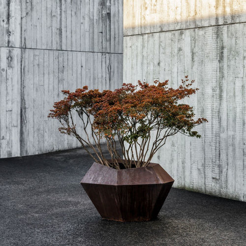 Jardinera de acero COR-TEN® - CORTINA - DOMANI - contemporánea / marrón / de exterior