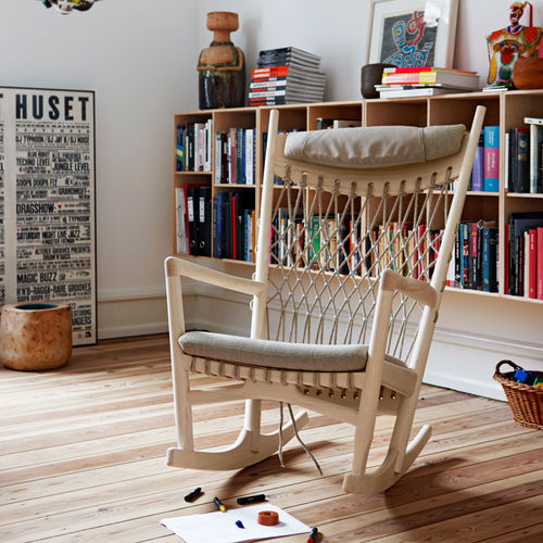 Sillón contemporáneo - pp124 - PP MØBLER - de tejido / de cuero / de madera maciza