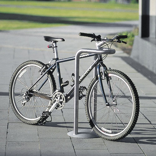 Aparcabicis de suelo - 451 - ABES S.à r.l. Public Design - de acero galvanizado / de acero con revestimiento en polvo / de acero inoxidable