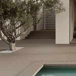 borde de piscina de gres porcelánico