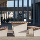 mesa de pícnic contemporánea / de madera de frondosa / con base de hormigón / rectangular