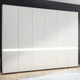 armario contemporáneo / de roble natural / de madera lacada / con puertas batientes