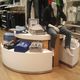 expositor para ropa / de madera / de mesa / para el sector profesional