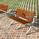 hilera de sillas de aluminio fundido / de madera / 3 plazas / para 2 personas