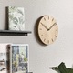 reloj contemporáneo / de pared / analógico / de roble