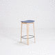 silla de bar contemporánea / de interior / de tejido / con base de madera