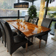 mesa de comedor contemporánea / de nogal / de madera maciza / epoxi