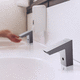 grifo monomando para lavabo / de repisa / electrónico / de latón cromado