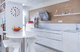 cocina contemporánea / de madera barnizada brillante / de melamina / con asas