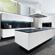 cocina contemporánea / de madera lacada / con isla / sin pomos