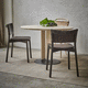 silla contemporánea / de interior / de cuero / con base de fresno