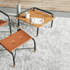 mesita auxiliar contemporánea / de madera / con base de acero / cuadrada