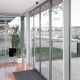 puerta de entrada / de aluminio / corredera / contemporánea