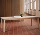 mesa de comedor contemporánea / de roble / de nogal / de madera maciza