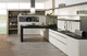 cocina contemporánea / de madera / con asas / lacada