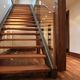 escalera recta / con peldaños de madera / con estructura de acero / contemporánea