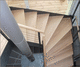 escalera en U / con peldaños de madera / con estructura de metal / contemporánea