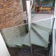 escalera de caracol / con peldaños de piedra / con estructura de acero inoxidable / contemporánea
