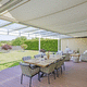 toldo con cofre / motorizado / para el sector profesional / para restaurante