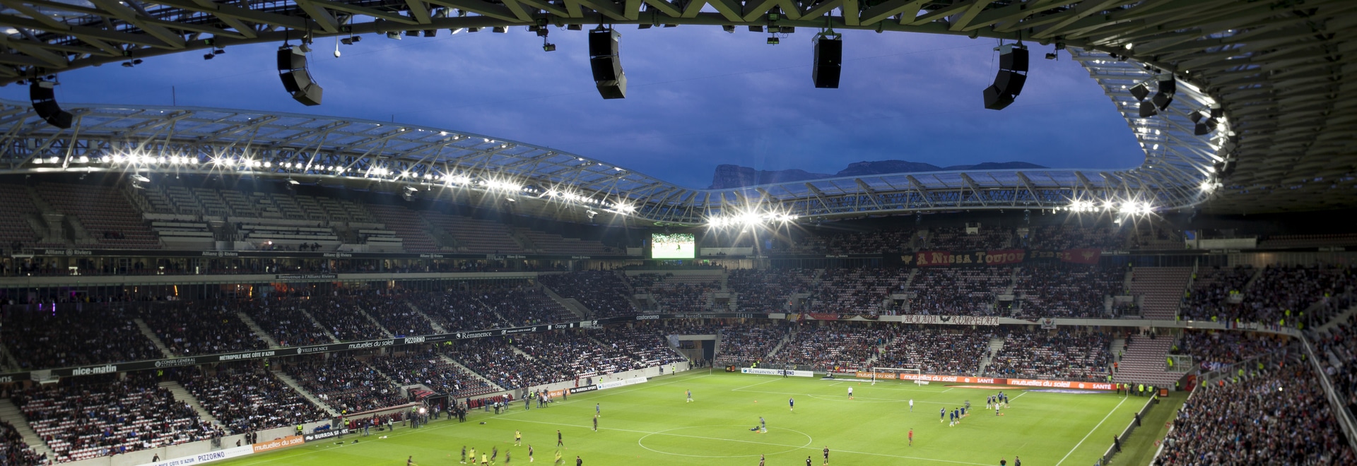 El euro 2016 partidos en el estadio de Allianz-Riviera en Niza aparecerá en los gracias ligeros mejor a la iluminación de la espina.